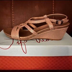 Women’s wedge sandal